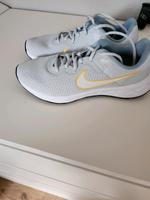 Nike Turnschuhe Gr. 37,5 Niedersachsen - Ihlow Vorschau