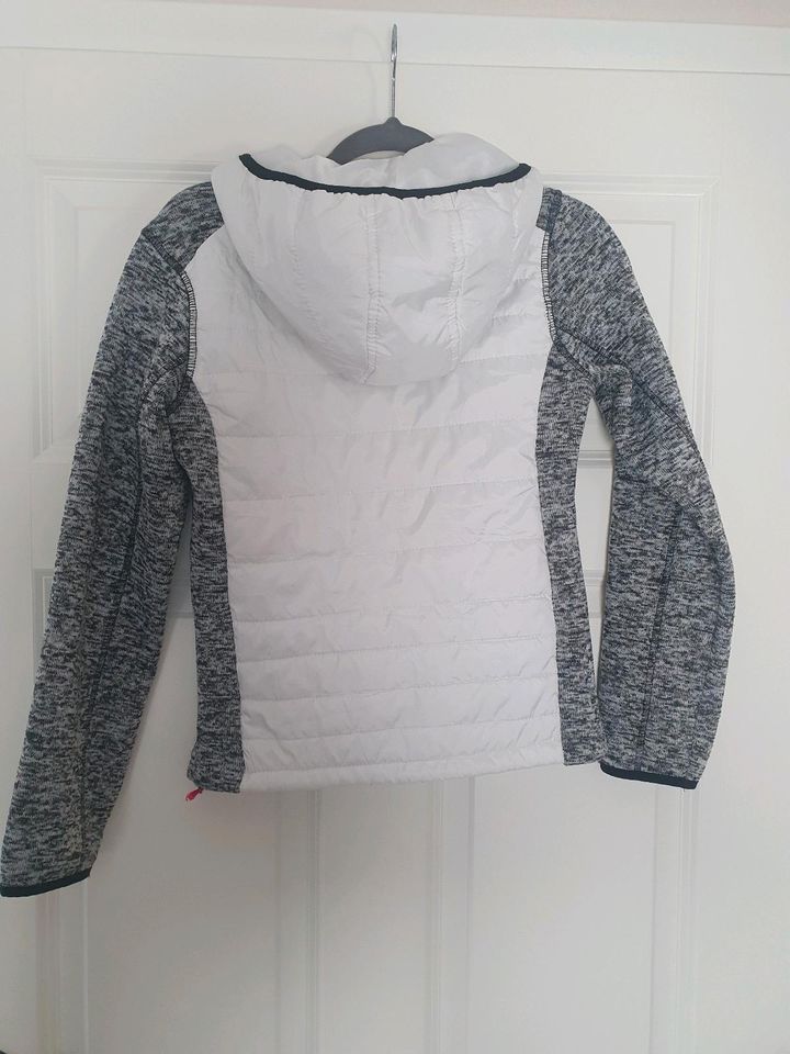 Steppjacke Gr. 146/152 weiss/grau in Ostrhauderfehn