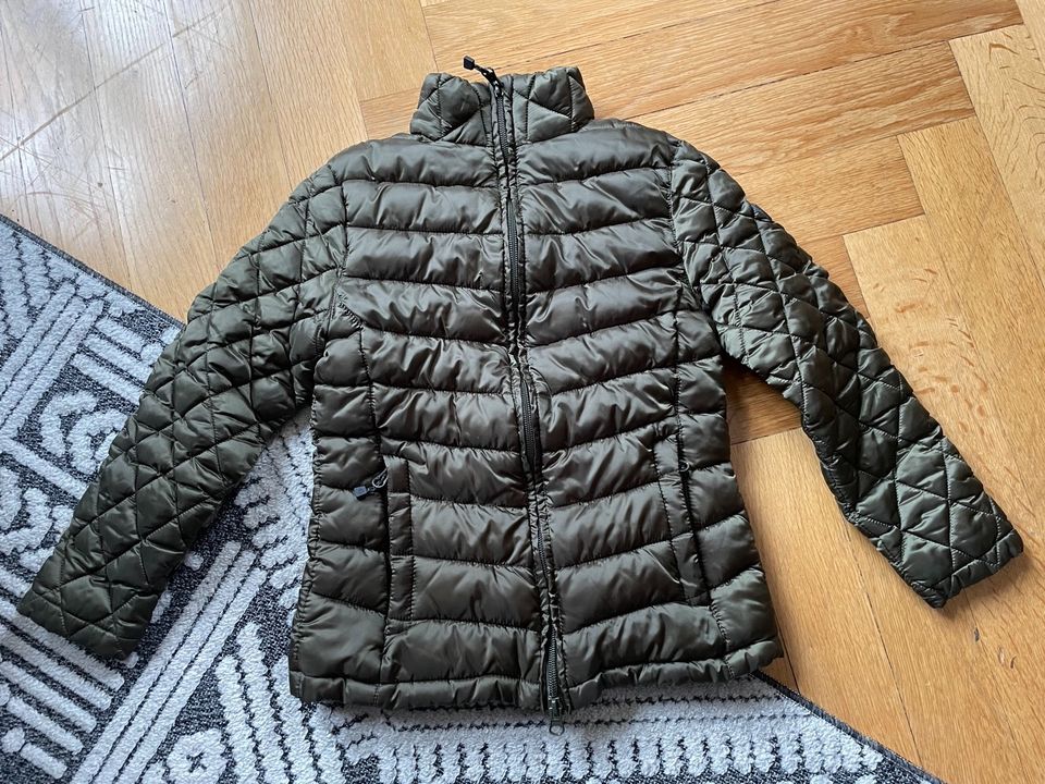 Reitjacke Kinder Covalliero 128/134 inclusive Versand Steppjacke in Leipzig