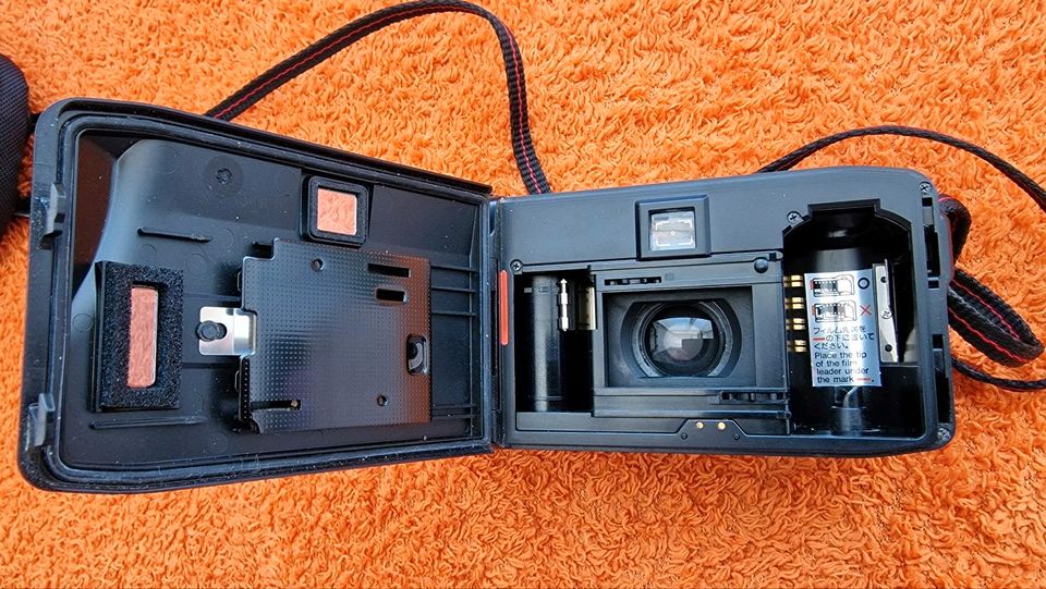 Yashica T3 Kompaktkamera 90er Jahre in Roßdorf