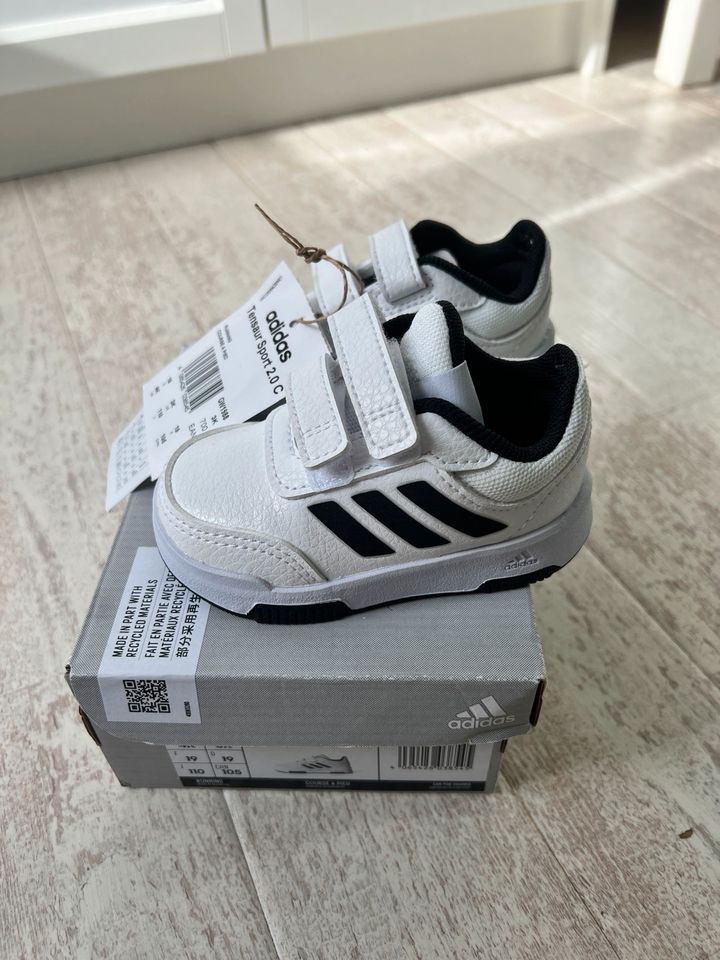 Adidas Kinderschuhe *Neu* in Salzgitter