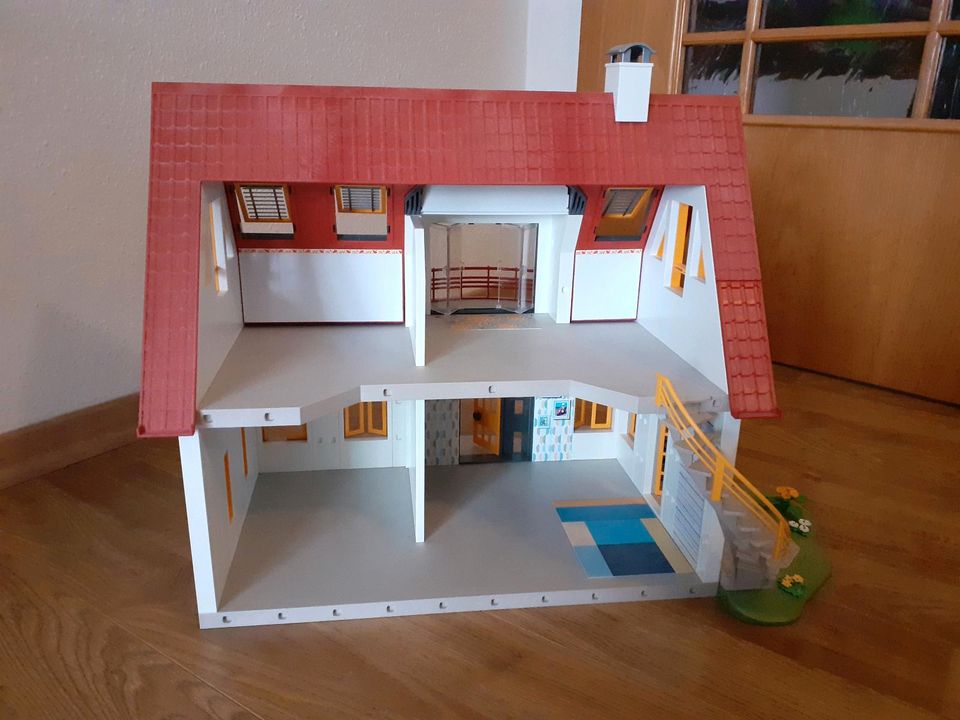 Playmobil Wohnhaus + viel Zubehör in Leipzig