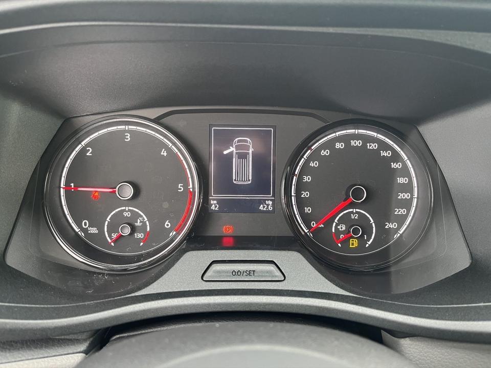 Volkswagen T6.1 Kasten kurzer Radstand 2.0 TDI PDC Klima Tr in Mayen