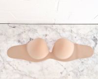 NEU ASOS Klebe BH rückenfrei bügellos trägerlos nude beige A / B Nordrhein-Westfalen - Hilden Vorschau