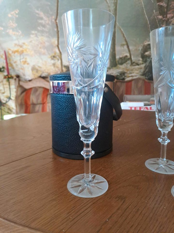 Haushaltsauflösung 4 Champagner Flöten aus Kristallglas in Kiel