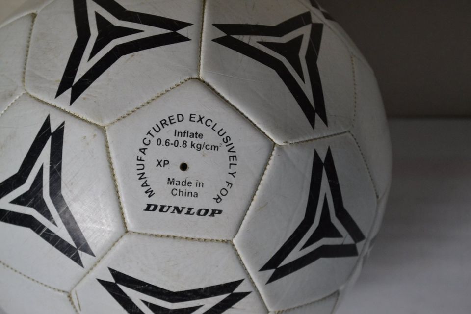 Fußball DUNLOP Lederfußball neuwertig Gr.5 durable lamination wei in Nürnberg (Mittelfr)