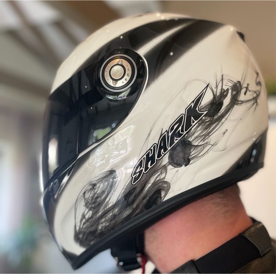 Shark Helm Smoke Größe L / Motorradhelm in Weismain