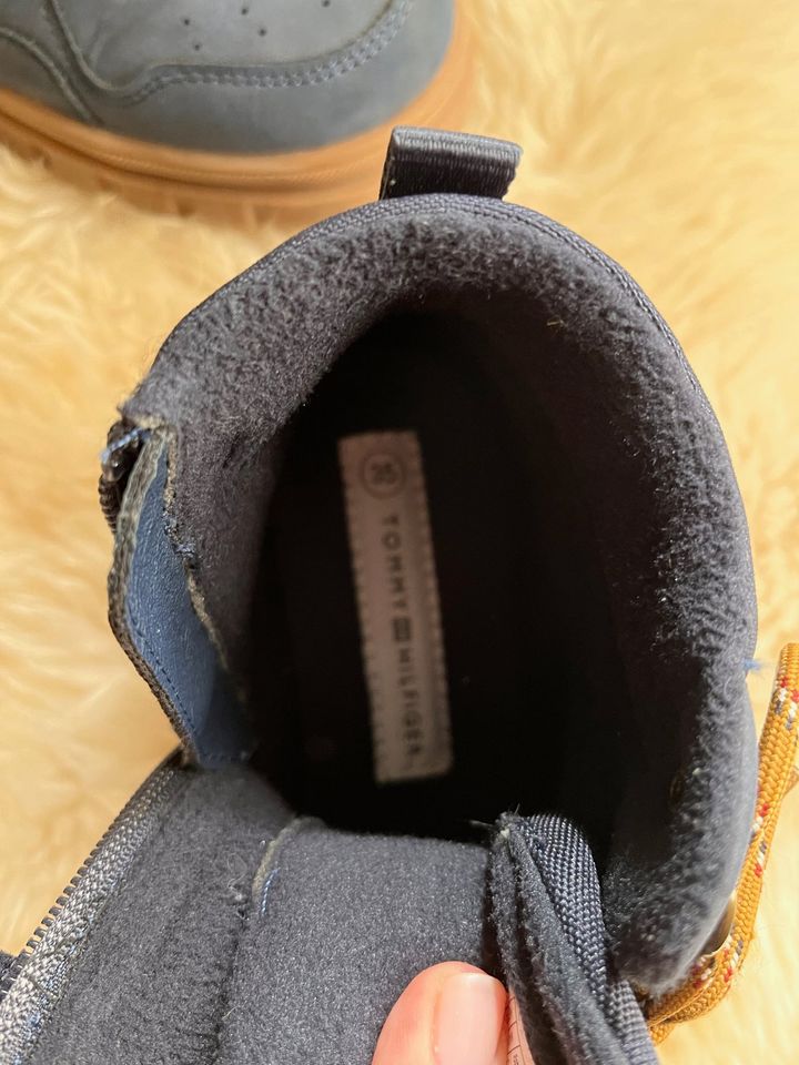 Tommy Hilfiger Kinderschuhe Gr. 35 SUPER ZUSTAND in Jüchen