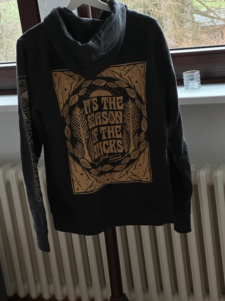 Noah Kahan Stick Season Pullover in Mülheim (Ruhr)