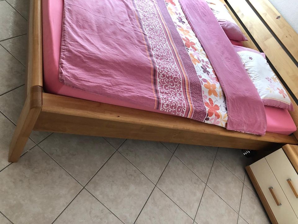 Schlafzimmer Bett in Köln