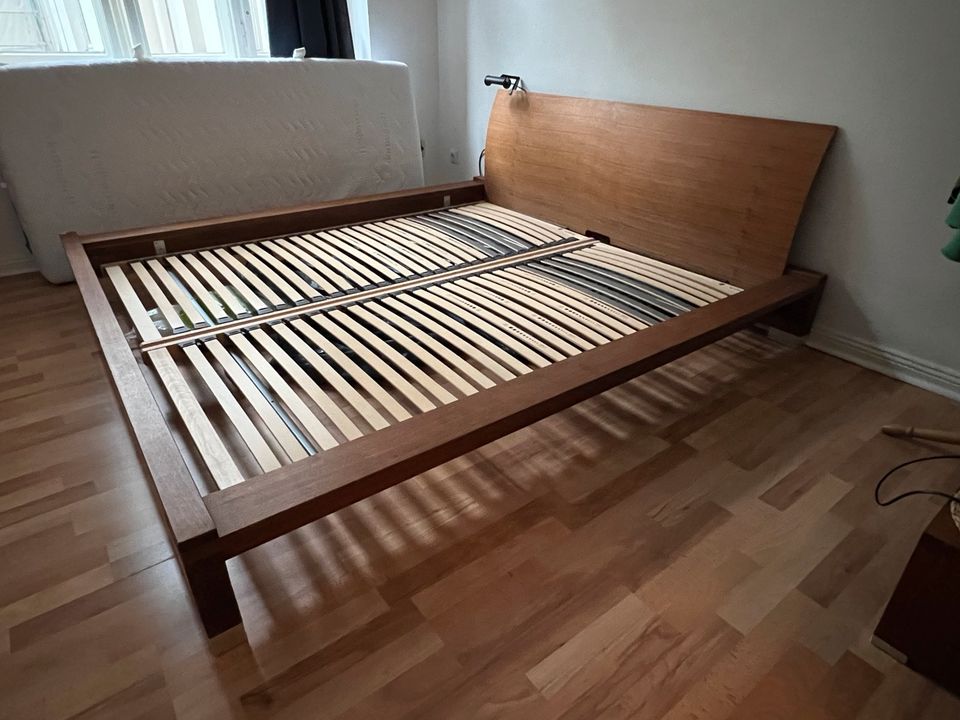 Designer Bett aus Holz vom Nussbaum für 180x200cm Matratzen in Berlin