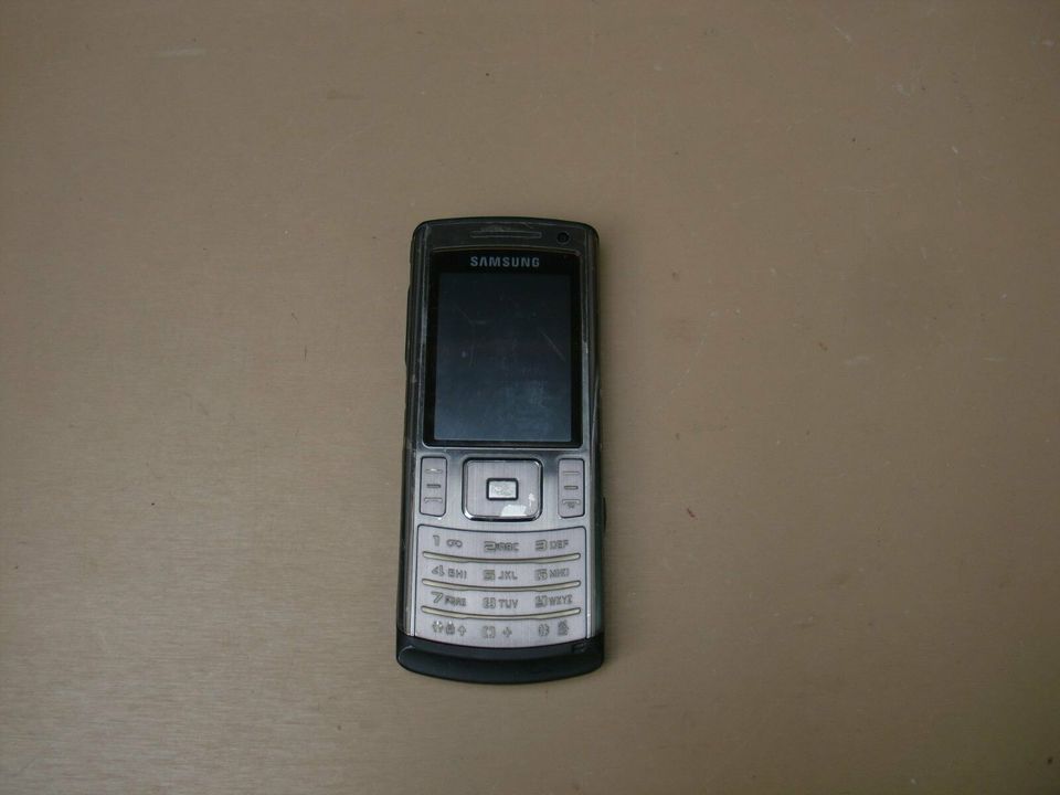 SAMSUNG SGH-U800 HANDY INKL. LADEGERÄT SIMLOCKFREI + NEUER AKKU in Viernau