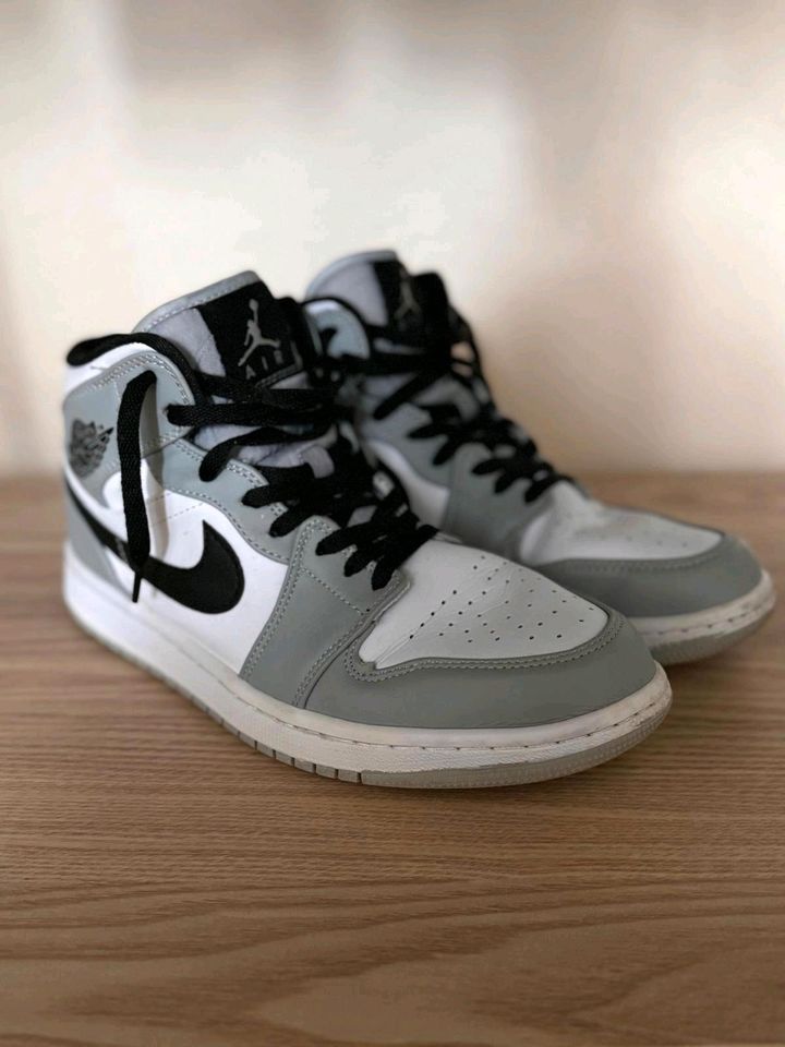 Jordan 1 Mid Light smoke Grey in Gelnhausen