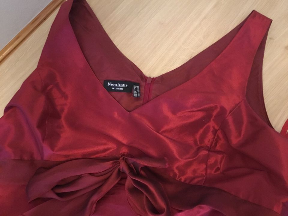 Festliches Kleid rot, schimmernd, Privatverkauf, keine Rücknahme in Dülmen