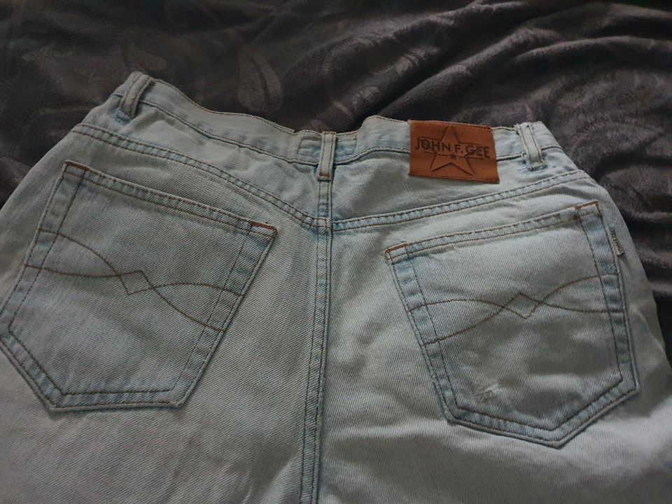 Hellblaue Herren Jeans Gr. 44 siehe Details (Fasching?) in Jungingen