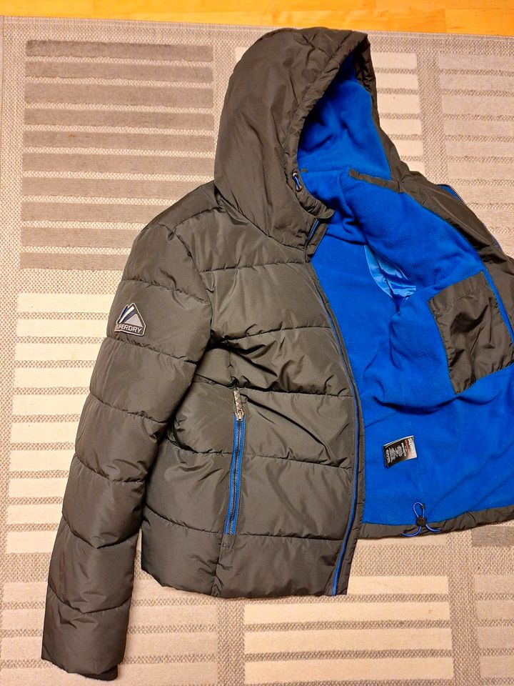 schwarze Steppjacke Superdry, Winterjacke Größe L in Haan