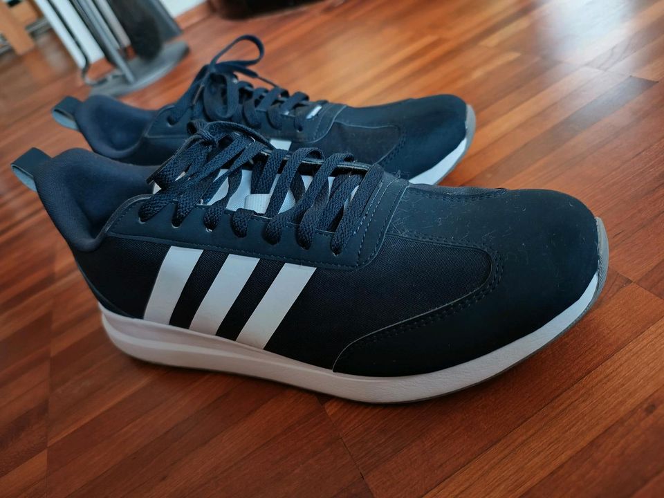 Adidas Sneaker/ Schuhe in Siegen
