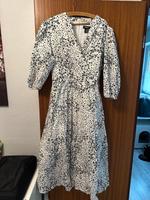 6 Sommerkleider, 1 Rock, Größe L, H&M, DKNY, Reserved, wie neu Nordrhein-Westfalen - Marl Vorschau