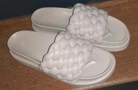 H&M Schlappen Slide Schuhe Pantoletten Creme 40 Nordrhein-Westfalen - Olpe Vorschau