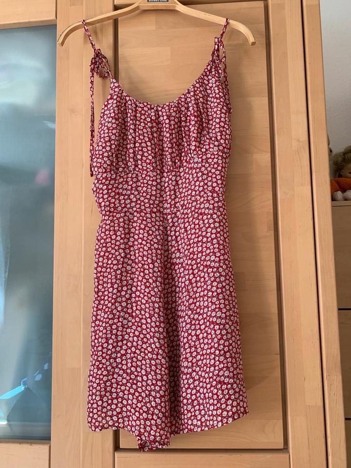 wunderschöner Jumpsuit von NA-KD Gr. 40 Sommer rot mit Blumen in Aschaffenburg