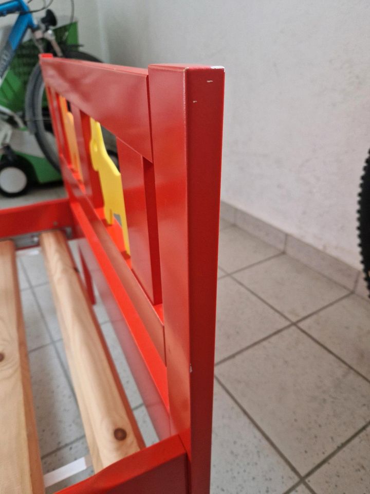 Rotes Ikea Bett 70/160 in Ravensburg