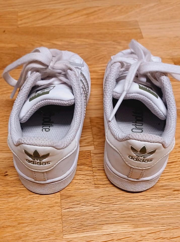 Kinder Schuhe Adidas in Geretsried