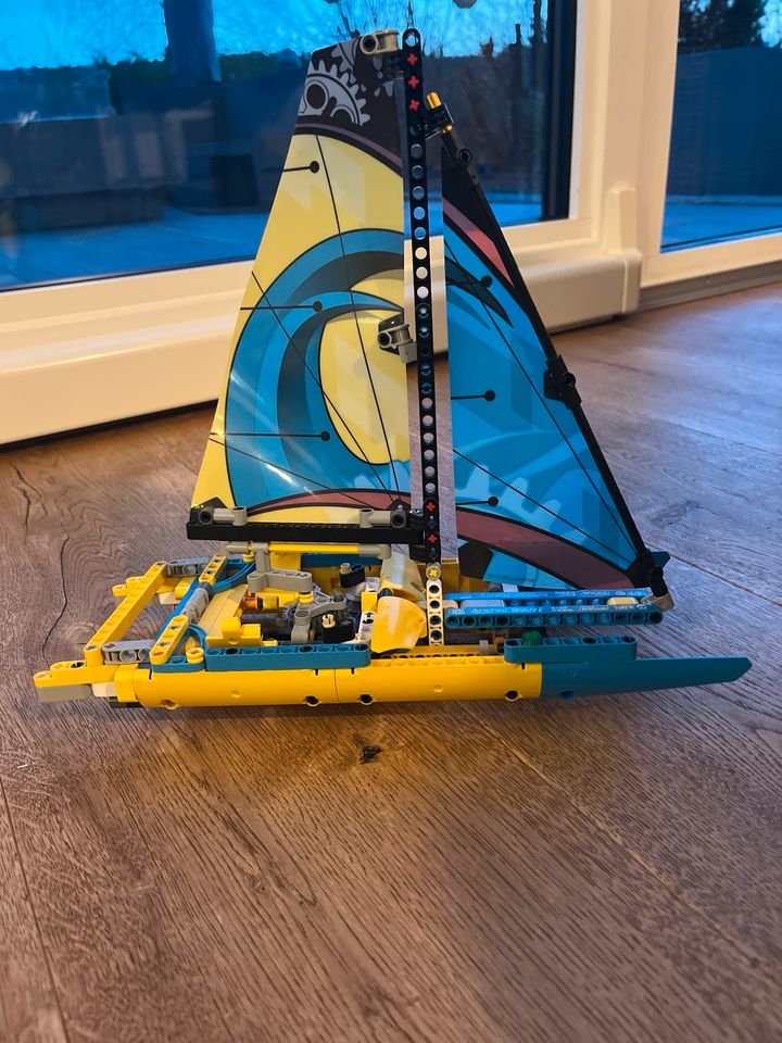 Lego Technic Katamaran in St. Wendel