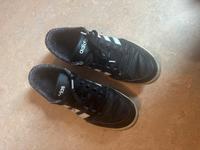 Adidas Sneaker große schau Bilder München - Moosach Vorschau
