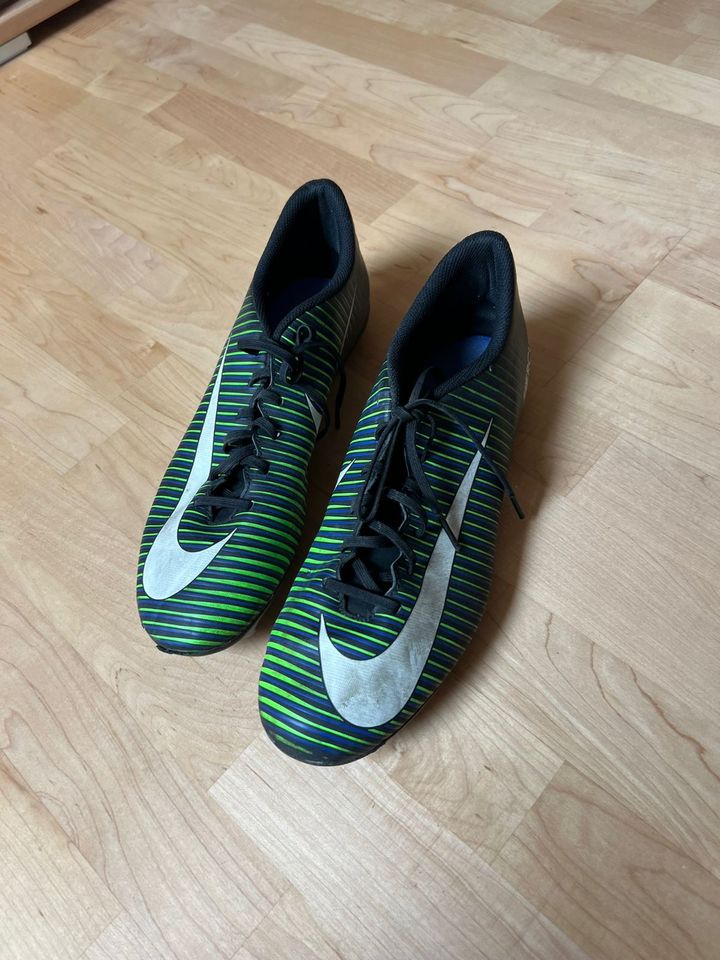 Nike Fußballschuhe - Stollen - Größe 45 in Erharting