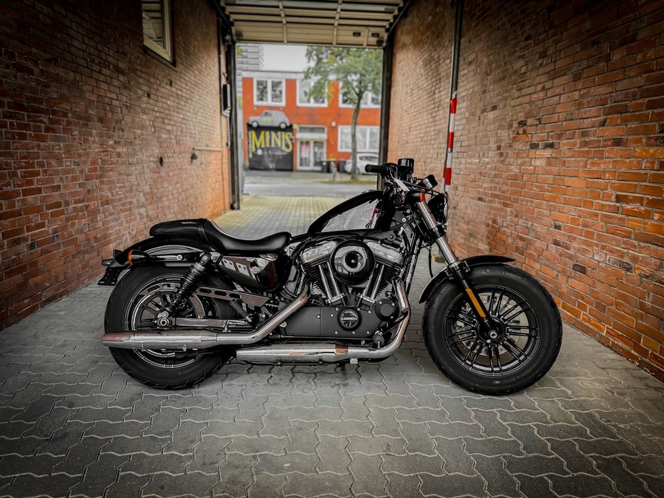 Harley Davidson Forty Eight 48 3482 Km Vivid Black ABS in Hamburg