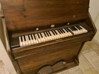 120jähriges-Harmonium (reparaturbedürftig) Bayern - Ichenhausen Vorschau