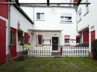 AUMÜLLER-Immobilien - Mehrfamilienhaus mit großer Wohnung im Anbau und 3 Mietparteien im Vorderhaus Hessen - Hanau Vorschau