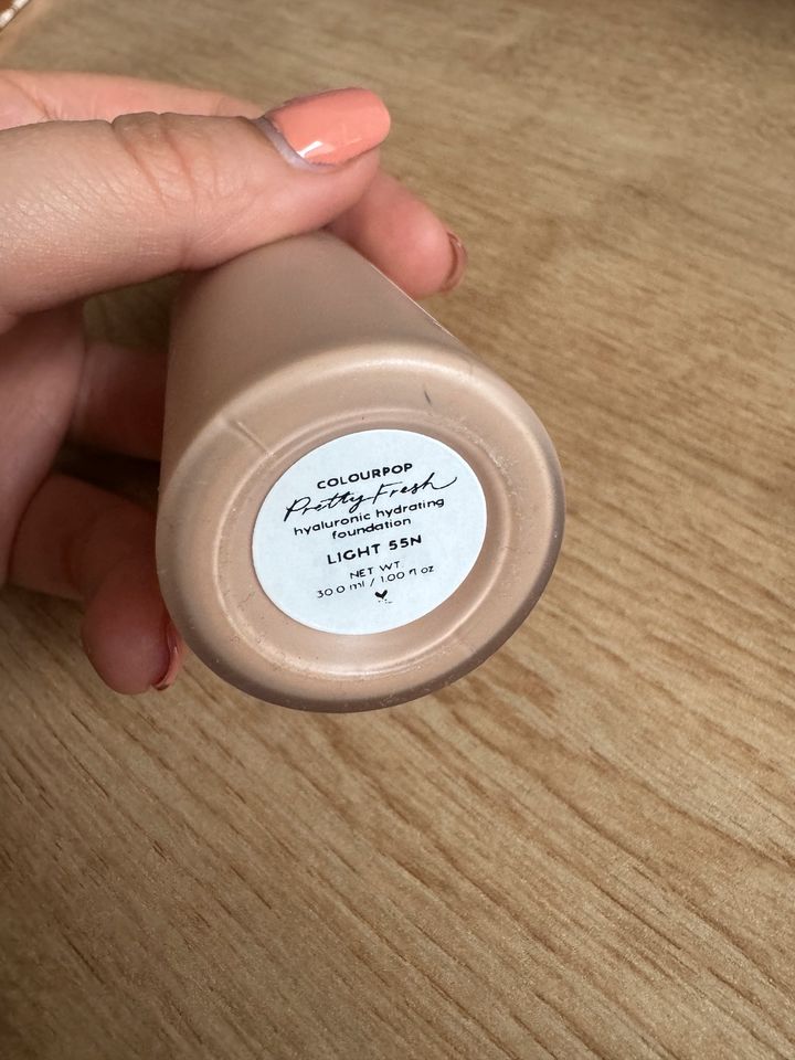 Colourpop Pretty Fresh hyaluronic hydrating foundation / Makeup in Poing