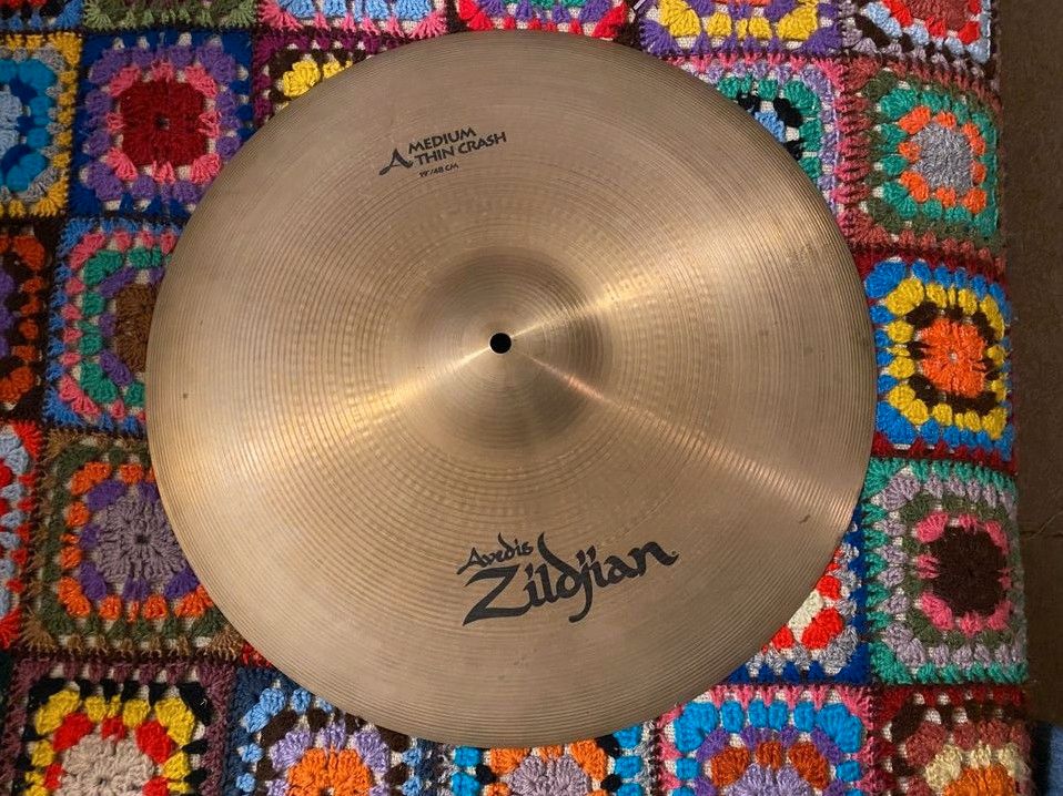 Zildjian Avedis 19" Med/Thin Crash Trad.Finish ....90s Rarities ! in Berlin