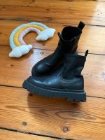 Zara Mädchen Boots Stiefel Schuhe schwarz Gr. 33 Brandenburg - Peitz Vorschau