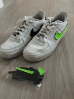 Nike Sneaker weiß gr. 39 Wechselfarbe Hessen - Guxhagen Vorschau