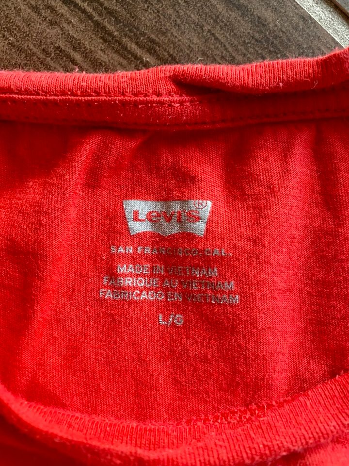 Rotes Levi‘s Tshirt Gr. L in Aschau im Chiemgau