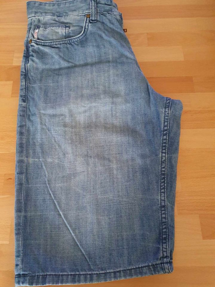 s.Oliver  Jeans-Bermuda, 100% Baumwolle, Farbe ΄blau΄, Größe W 32 in Rockenhausen