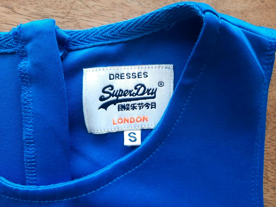 Superdry Kleid glänzend blau Gr. S, neuwertig in München