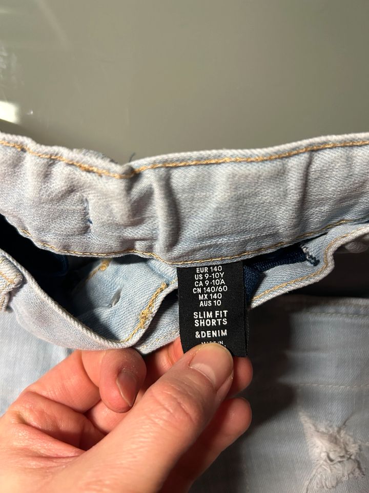 H&M Jeans shorts 140 in Grünberg