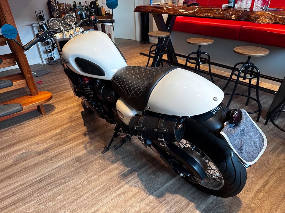 Triumph Thunderbird 900 Sport in Lübeck