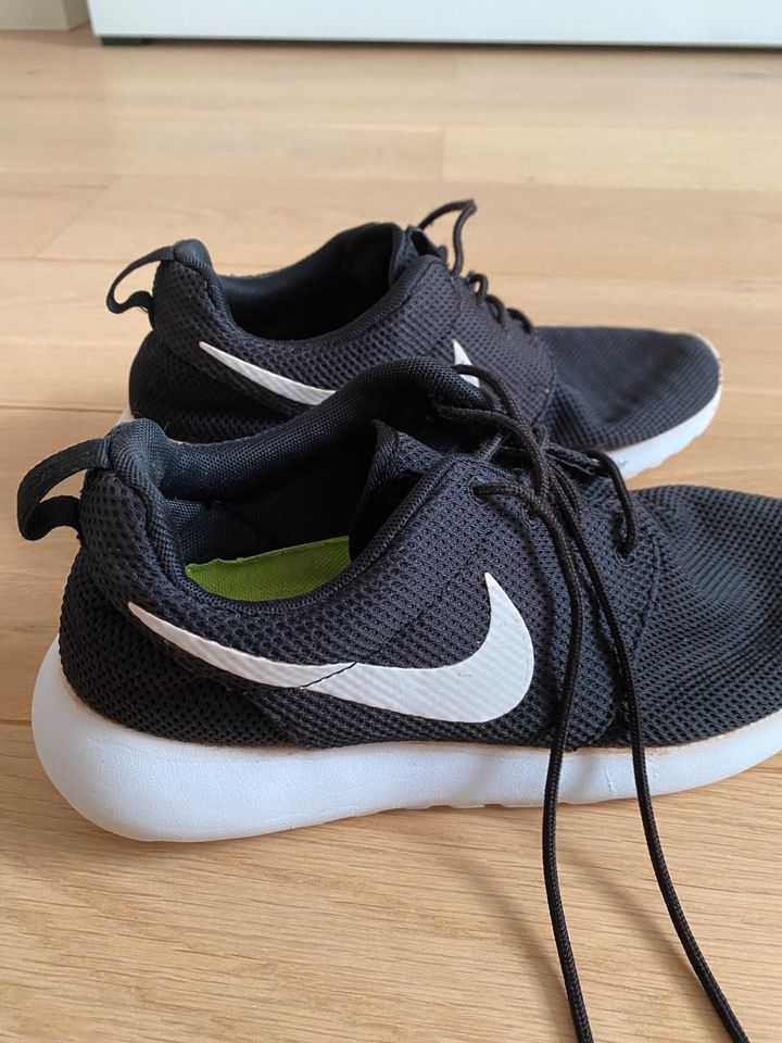 Nike Roshe One schwarz 39 in Rheinland-Pfalz - Koblenz | eBay Kleinanzeigen  ist jetzt Kleinanzeigen