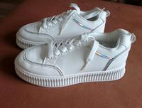 Sneaker abzugeben Sachsen - Wurzen Vorschau