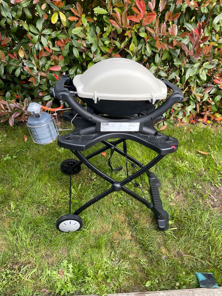 Weber Q1000 Gasgrill mit Rollwagen in Mainz