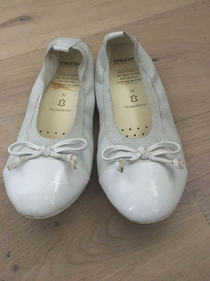 Gut erhaltene Ballerinas GEOX Gr. 32 in Artlenburg