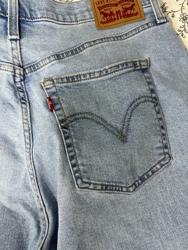 Levi’s Jeans  High Waisted Mom (zerrissen) in Wietze