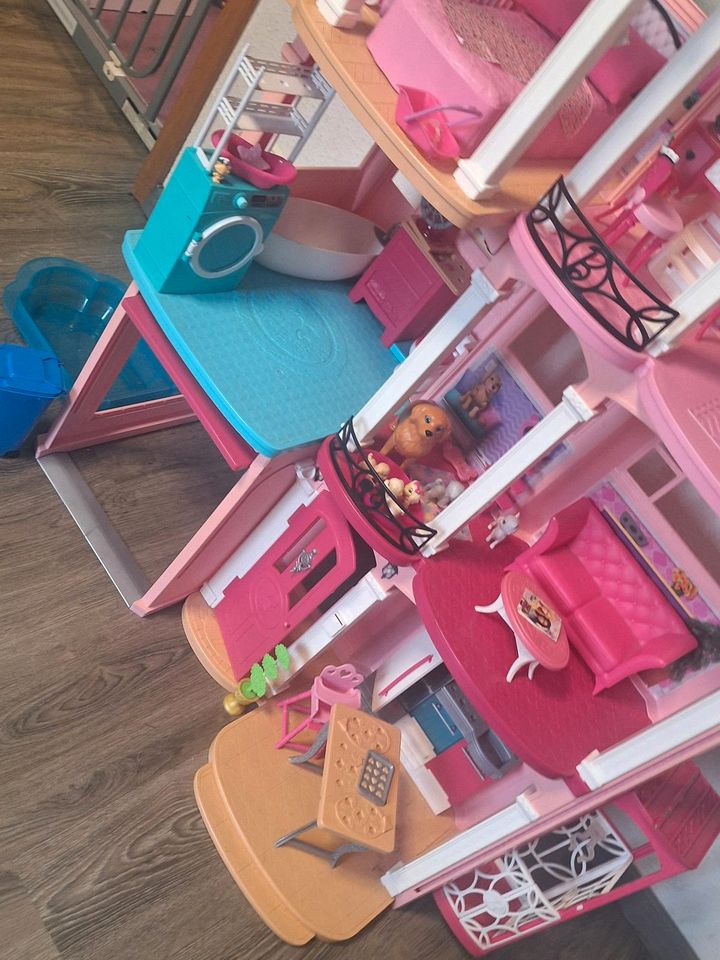 Barbie Haus, Mattel, vollmöbliert !! in Oberhausen