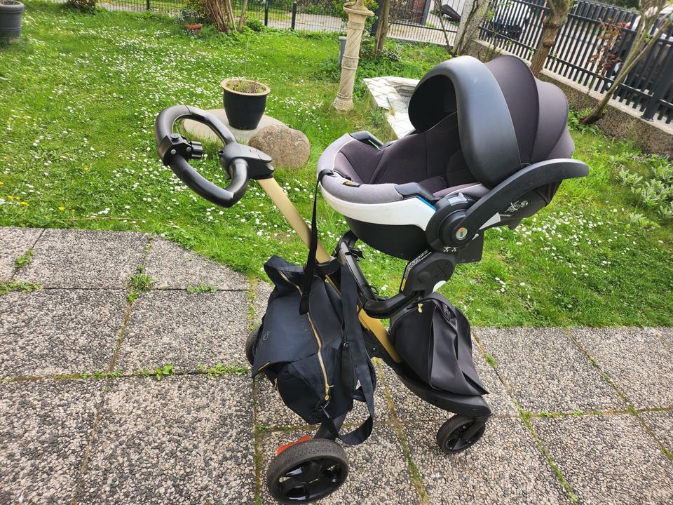 Stokke Kinderwagen und Maxi Cosi und Zubehör wie NEU in Berlin