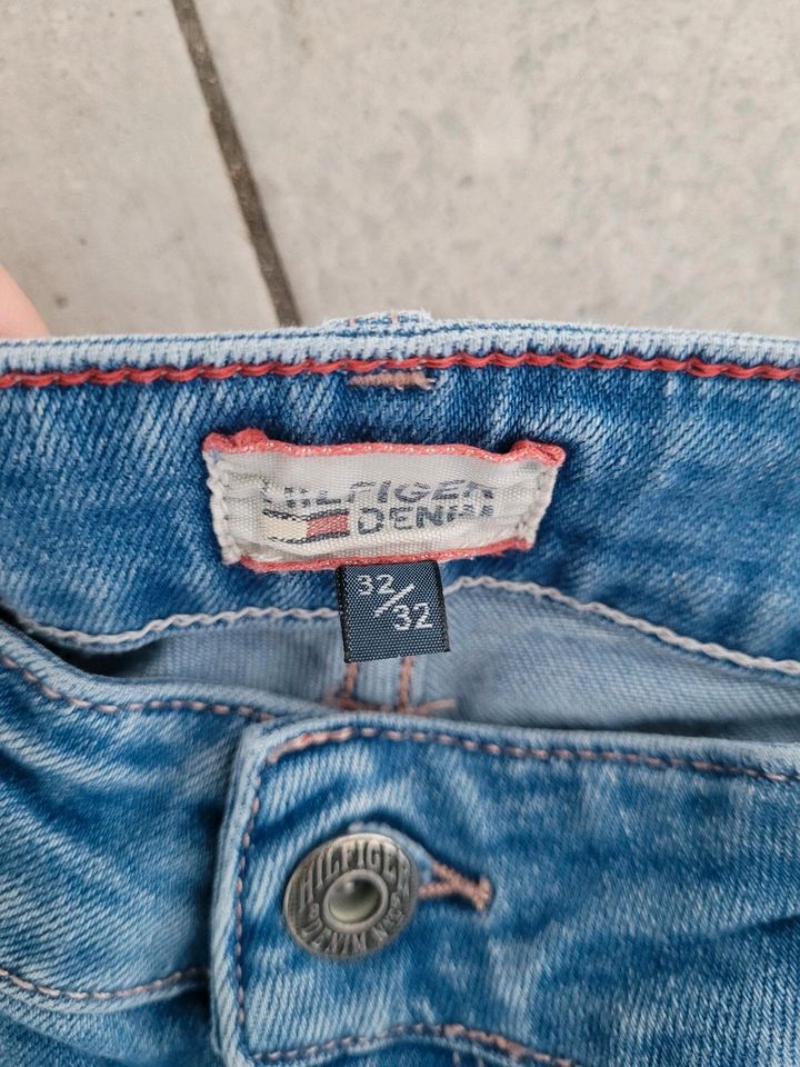 Tommy Hilfiger Damenjeans Gr 32/32 in Solingen