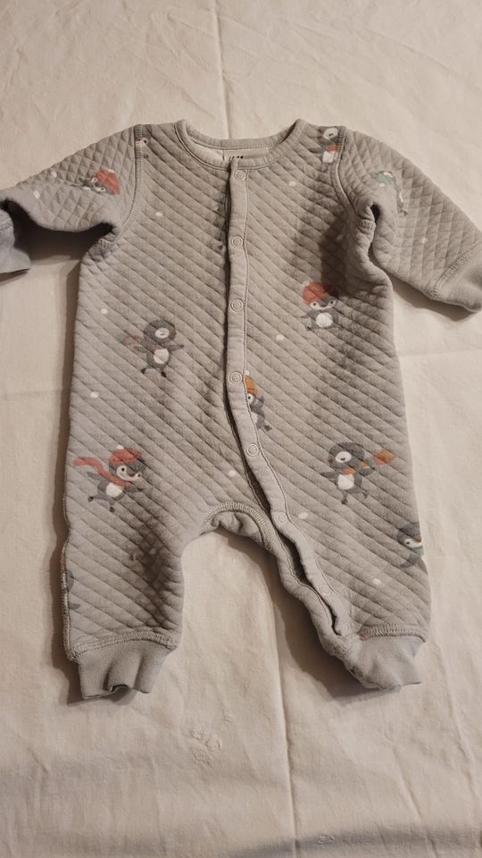 Baby-Schlafanzüge Größe 50/56/62 pro Stück 2,50 Euro in Bad Homburg